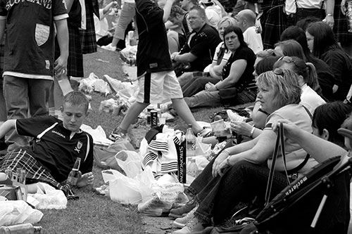 Foule d'anglais au Champ de Mars © Norbert Pousseur