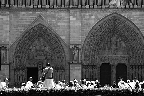 Foule devant Notre-Dame © Norbert Pousseur